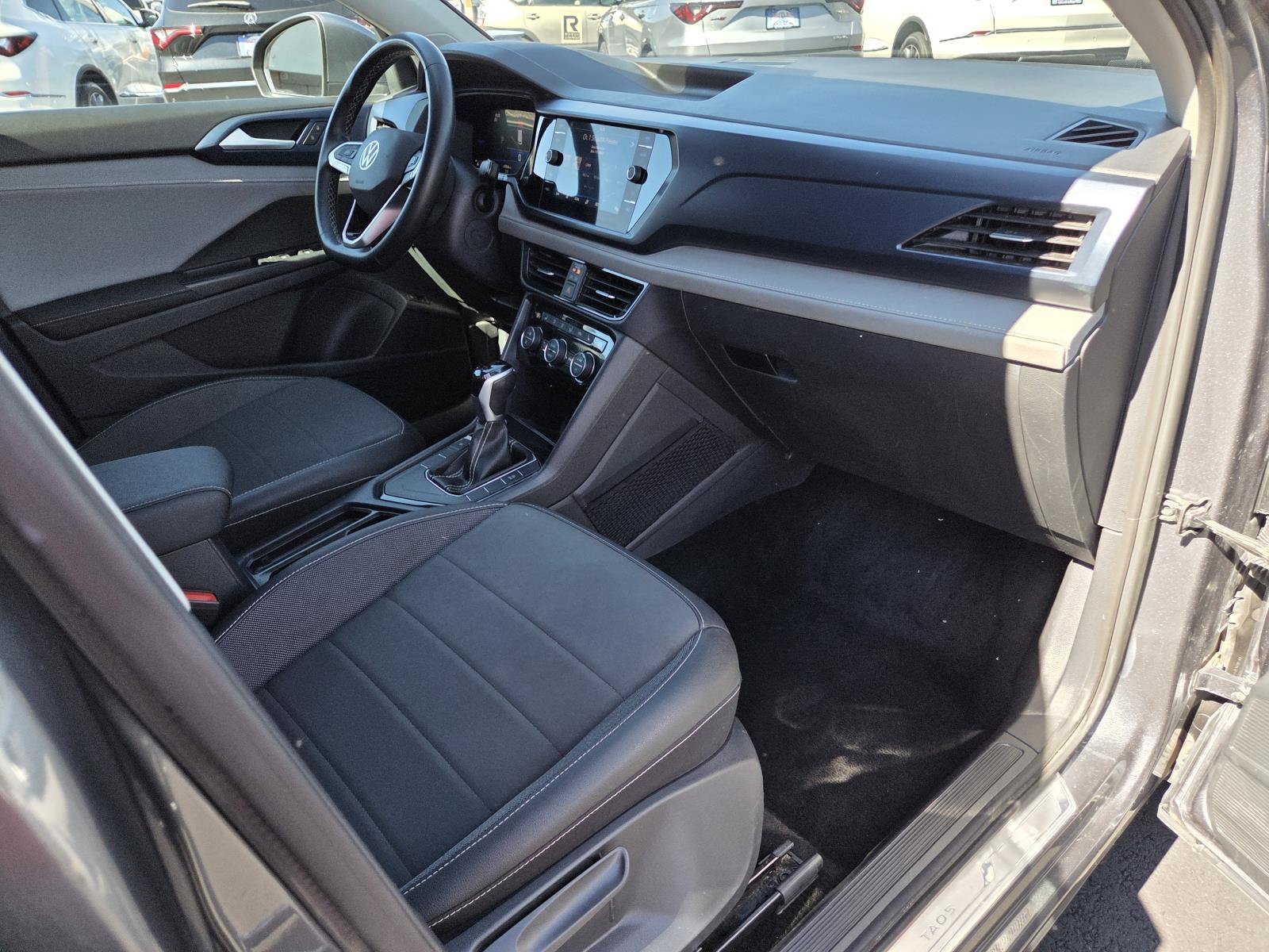 Used 2024  Volkswagen SE image 21