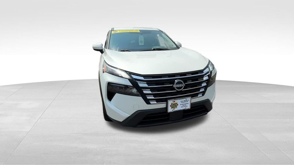 Used 2024 White Pearl Nissan SV image 10