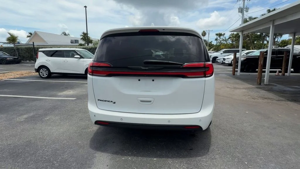 Used 2021 White Chrysler Touring L image 7