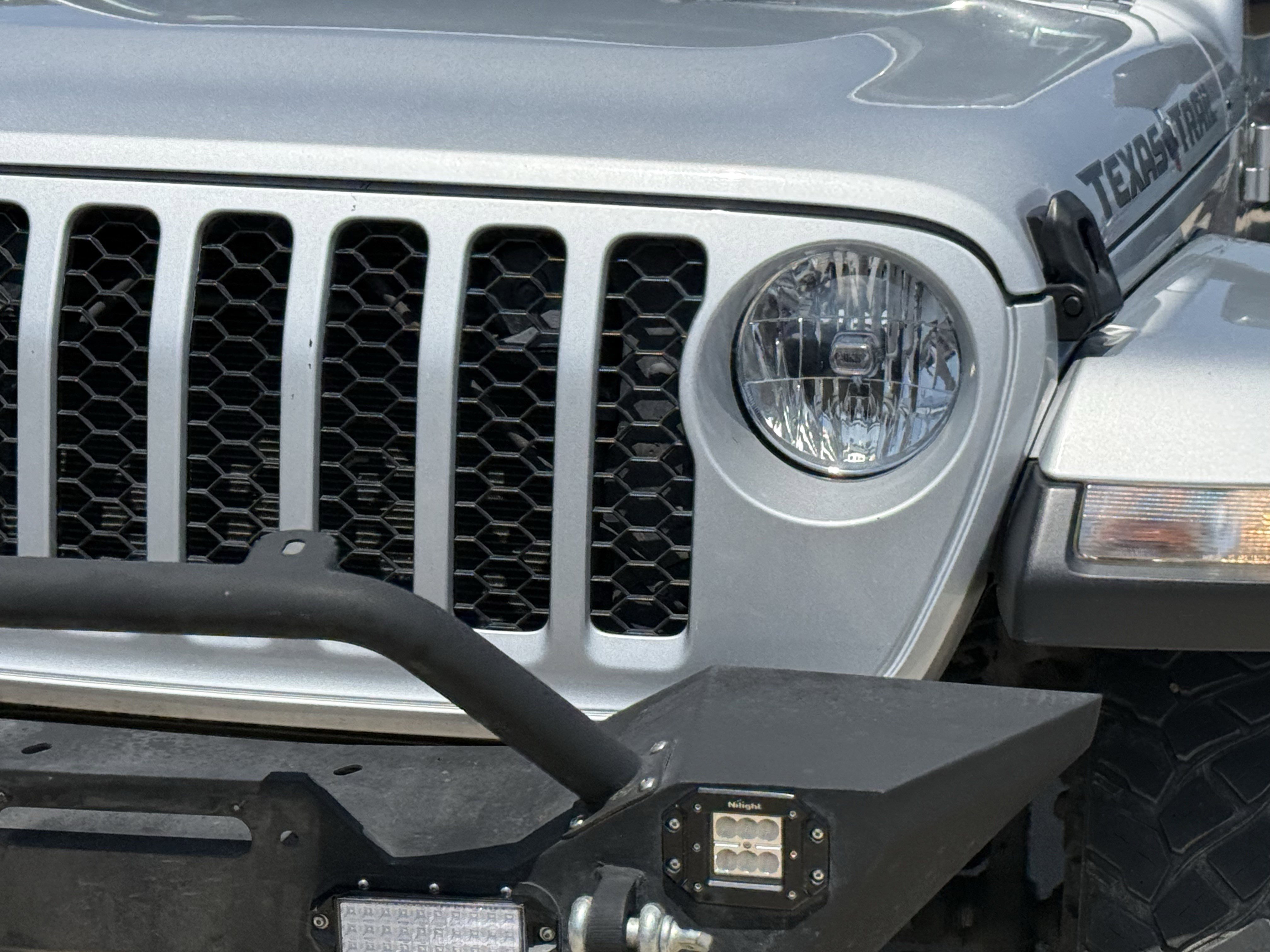 Used 2023 Silver Zynith Clearcoat Jeep Texas Trail image 11