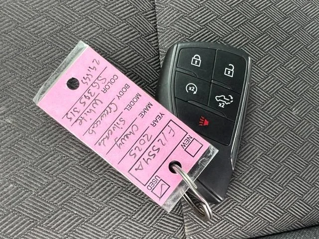 Used 2025 Summit White Chevrolet LT image 14