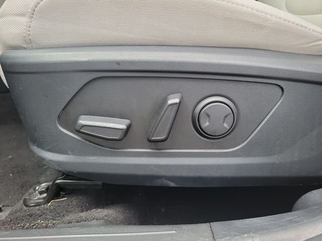 Used 2025 White Hyundai SEL image 14