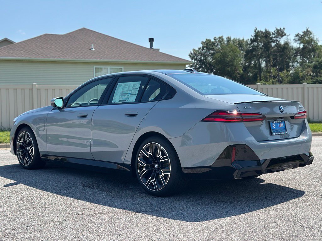 New 2027 Brooklyn Grey Metallic BMW 550e xDrive image 5