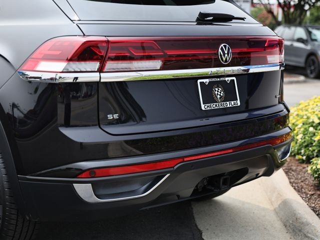Used 2025 Deep Black Pearl Volkswagen 2.0T SE w/Technology image 9