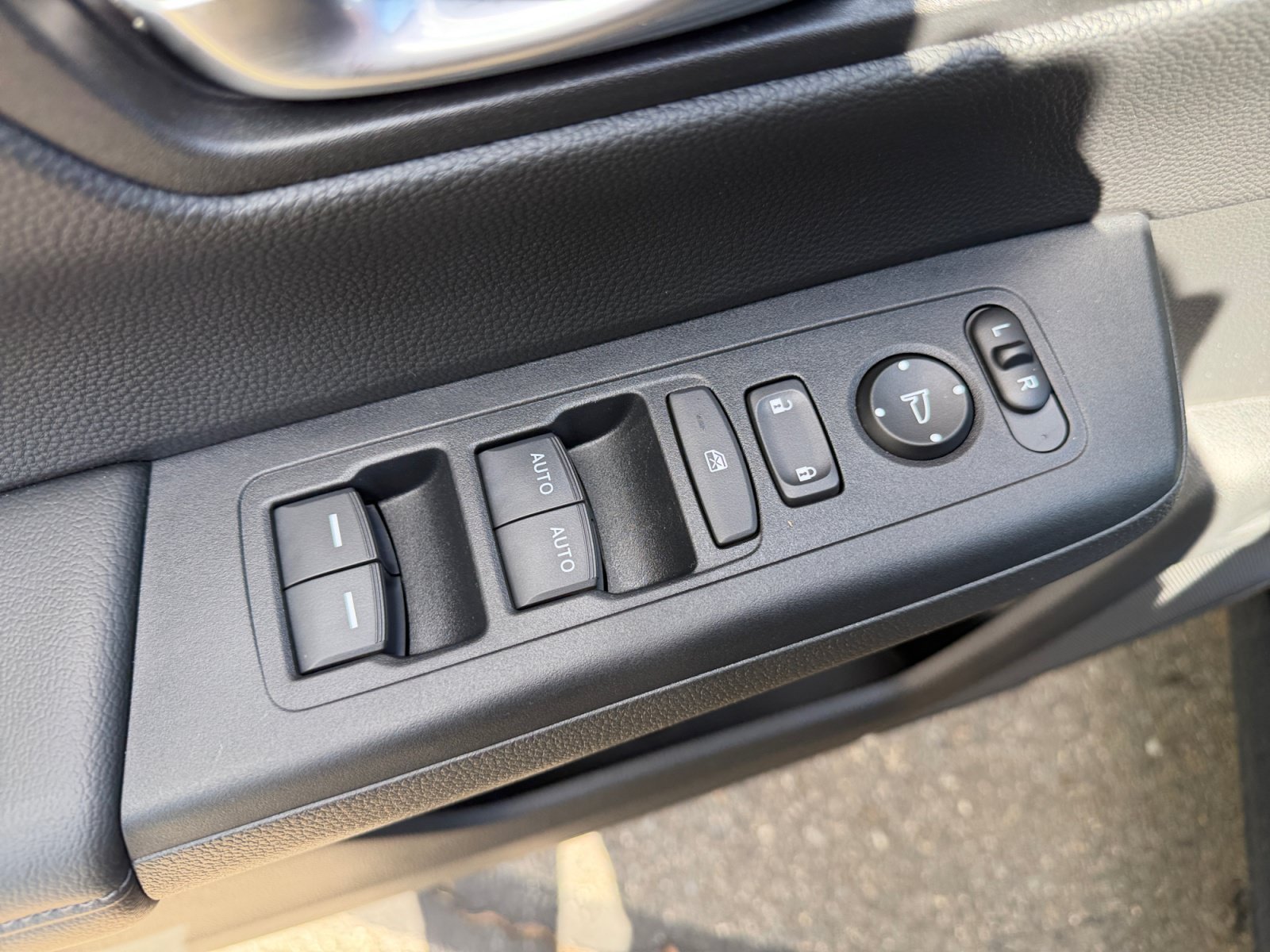 2025 Honda CR-V EX - Photo 29