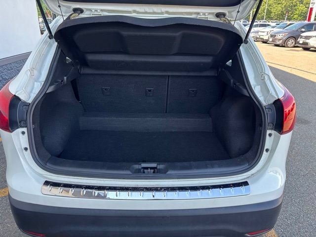Used 2017 Glacier White Nissan S image 9