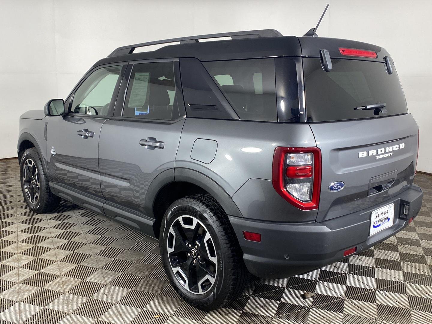 Used 2021 Carbonized Gray Ford Outer Banks image 7
