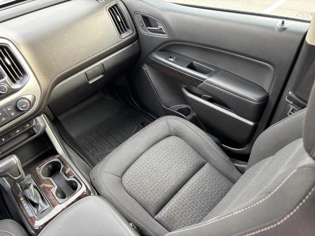 Used 2019 Onyx Black GMC 4WD SLE image 13