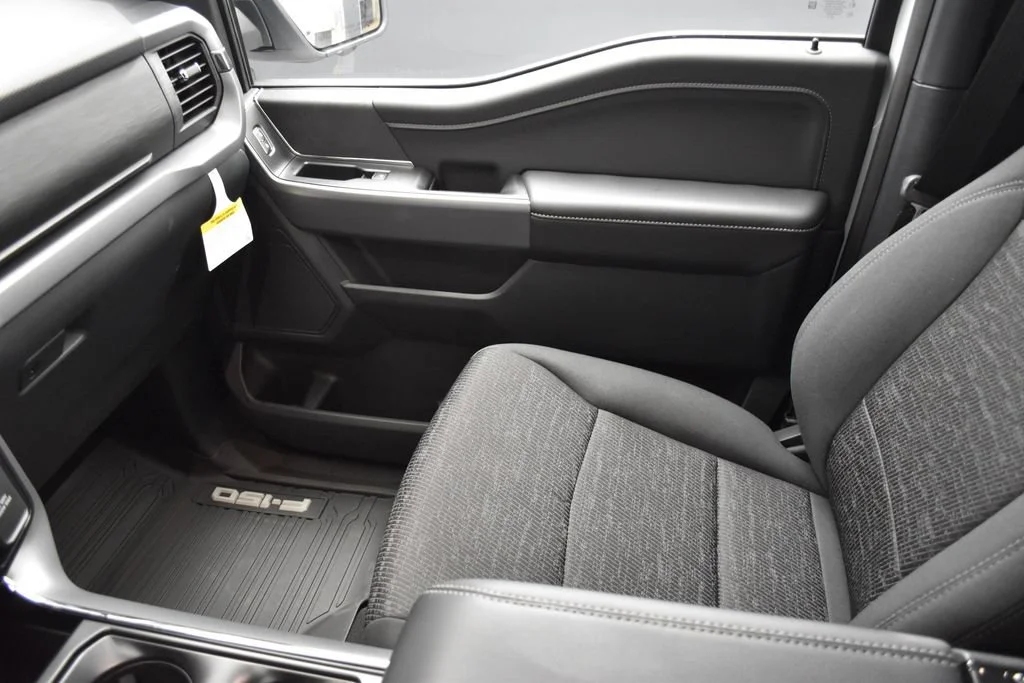 New 2026 Oxford White Ford XLT image 15