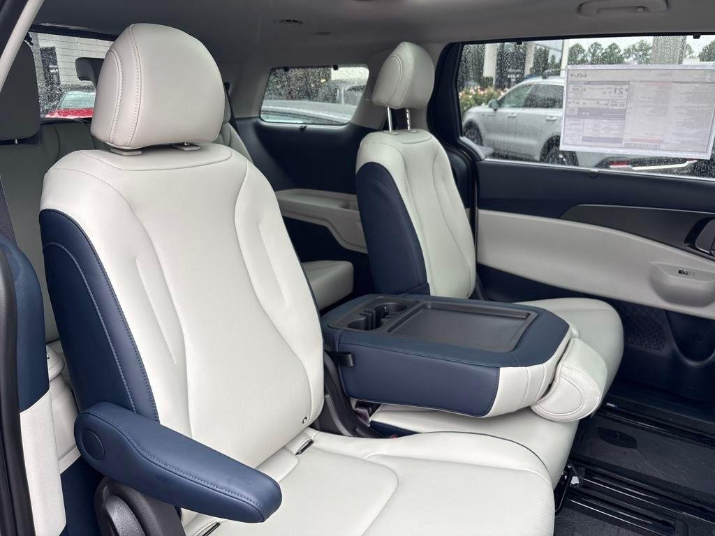 New 2026 Ivory Silver Kia SX image 32