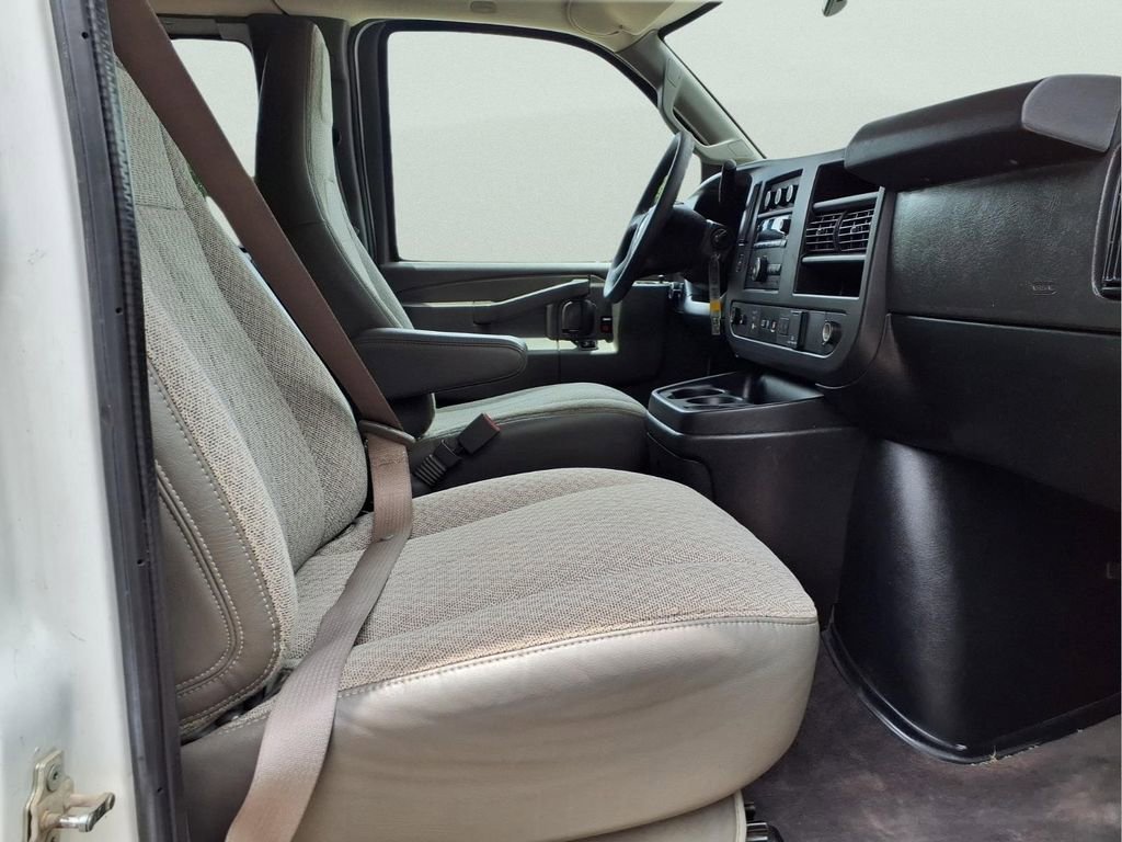 Used 2019 SUMMIT WHITE Chevrolet LT image 13