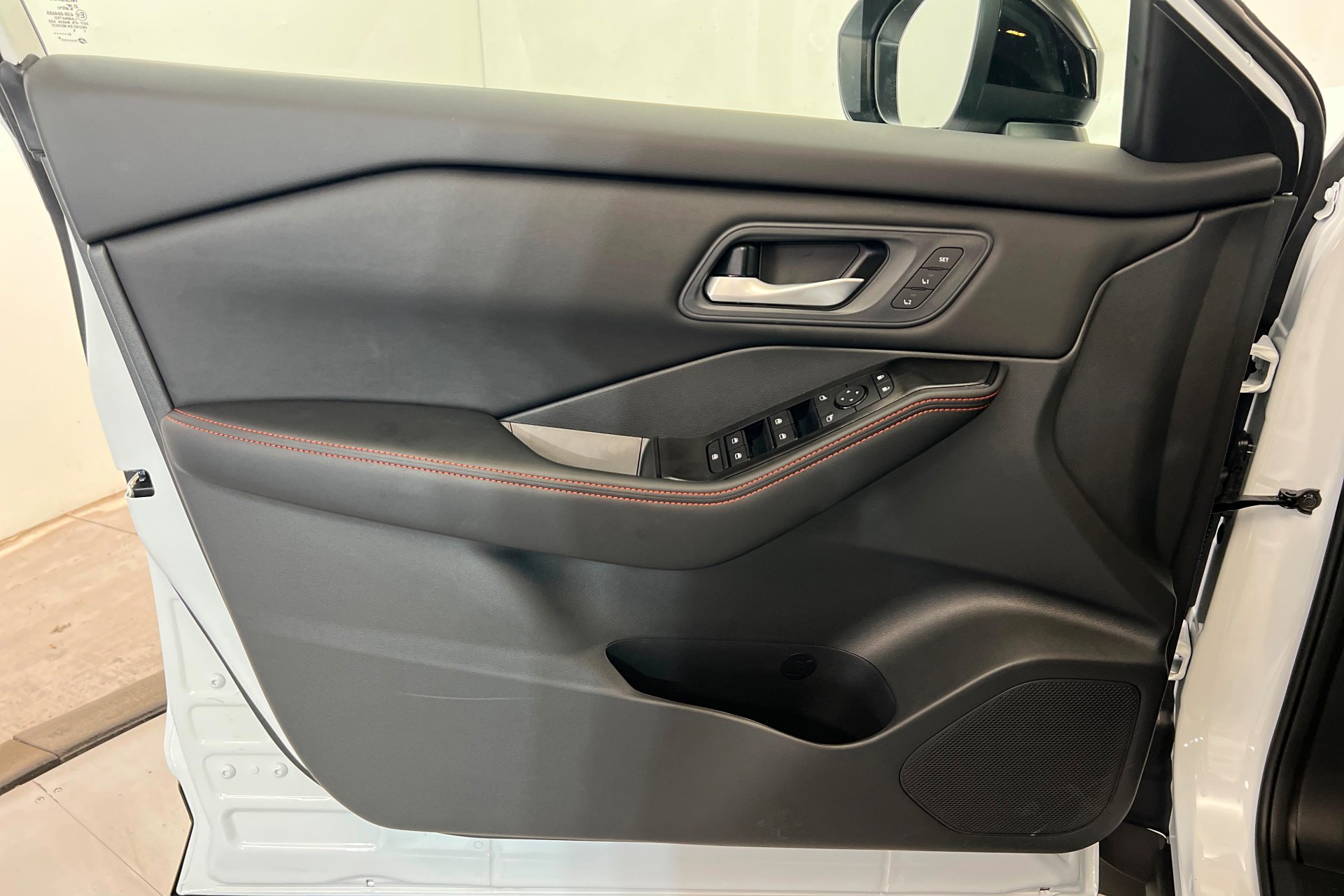 New 2026 Everest White Pearl TriCoat Nissan Rock Creek® image 16