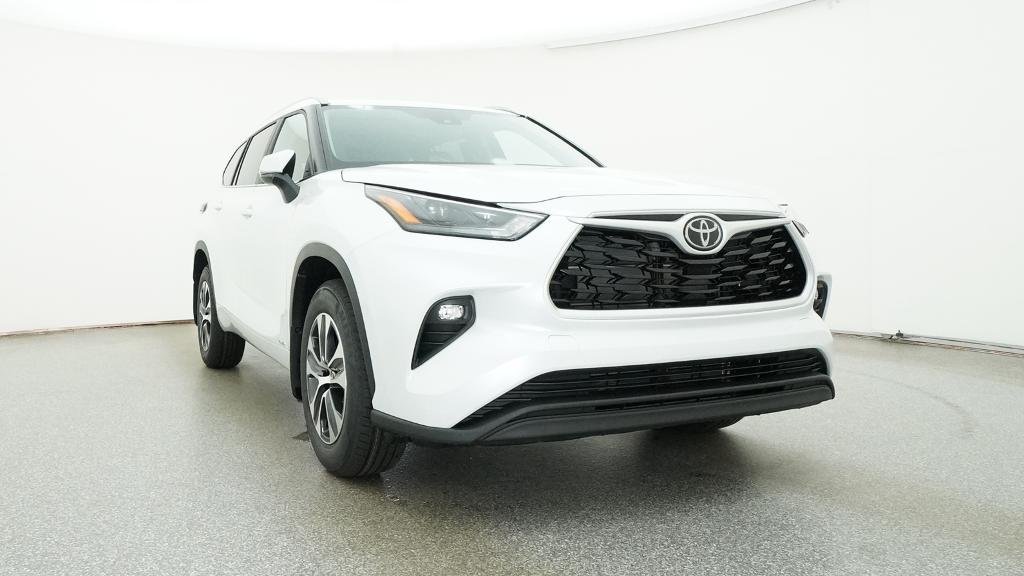 New 2026 Wind Chill Pearl Toyota Hybrid XLE image 7