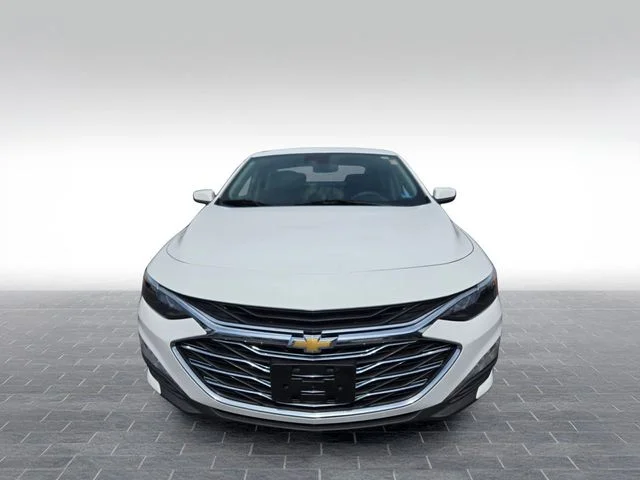 Used 2022 White Chevrolet LT image 2