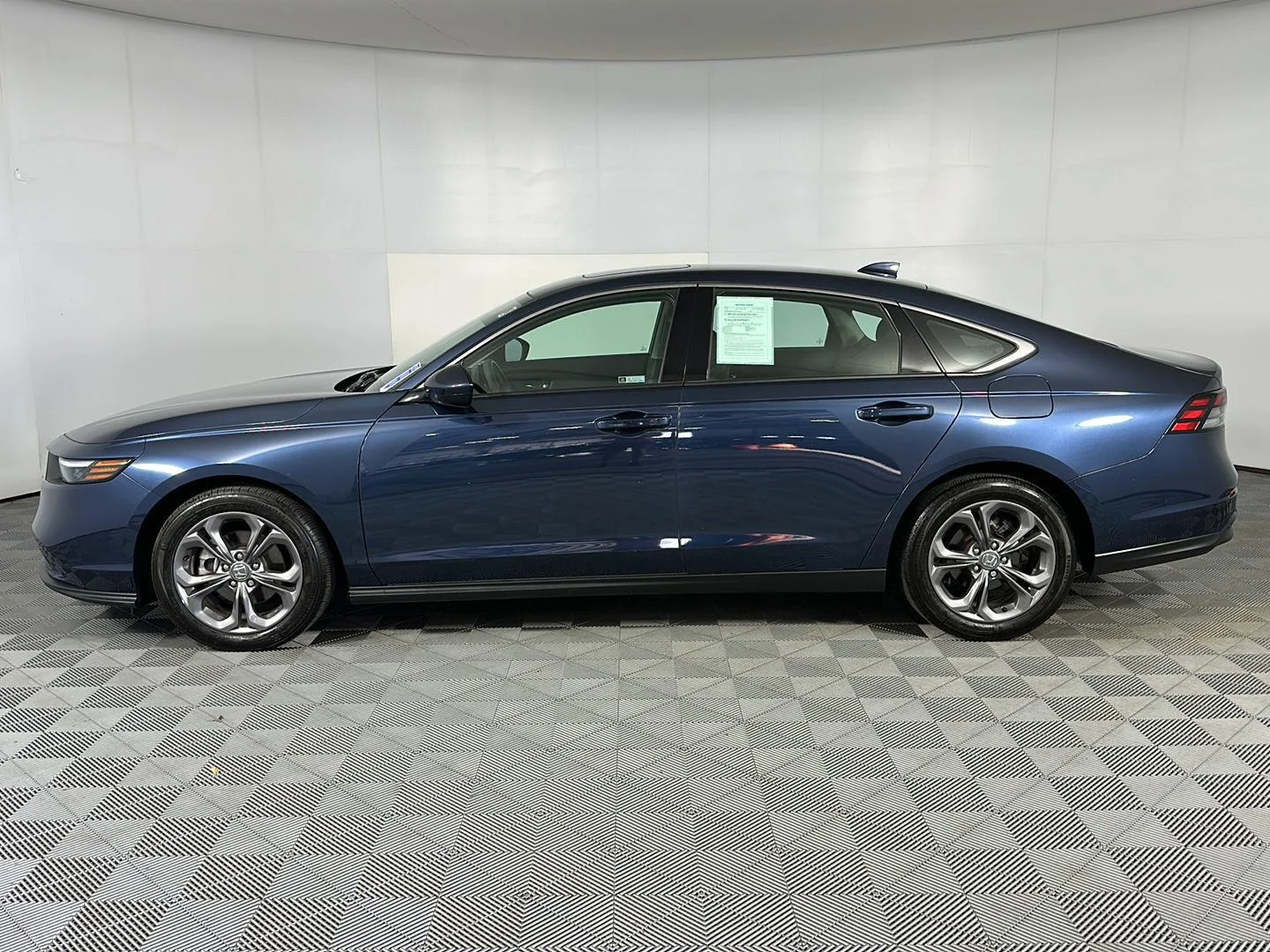 Used 2024 Canyon River Blue Metallic Honda EX image 7