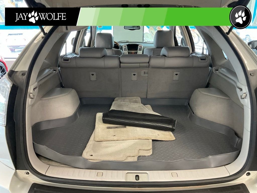 Used 2005  Lexus 330 image 22