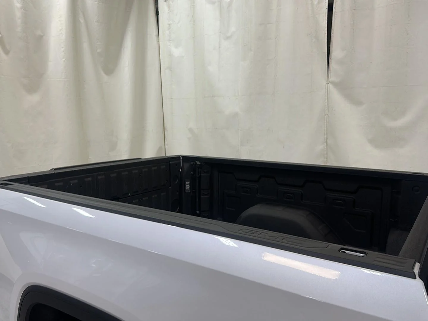Used 2020 White Frost Tricoat GMC Denali image 14