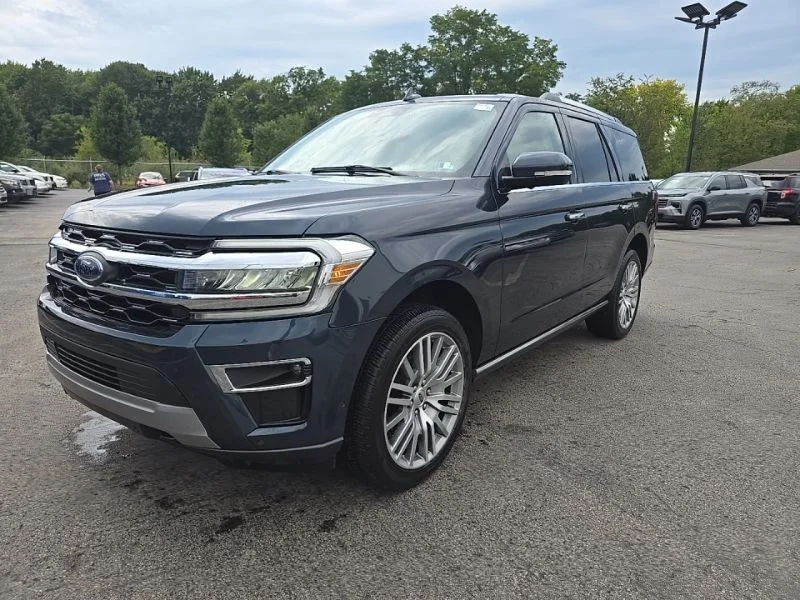 Used 2022 Blue Ford Limited image 3