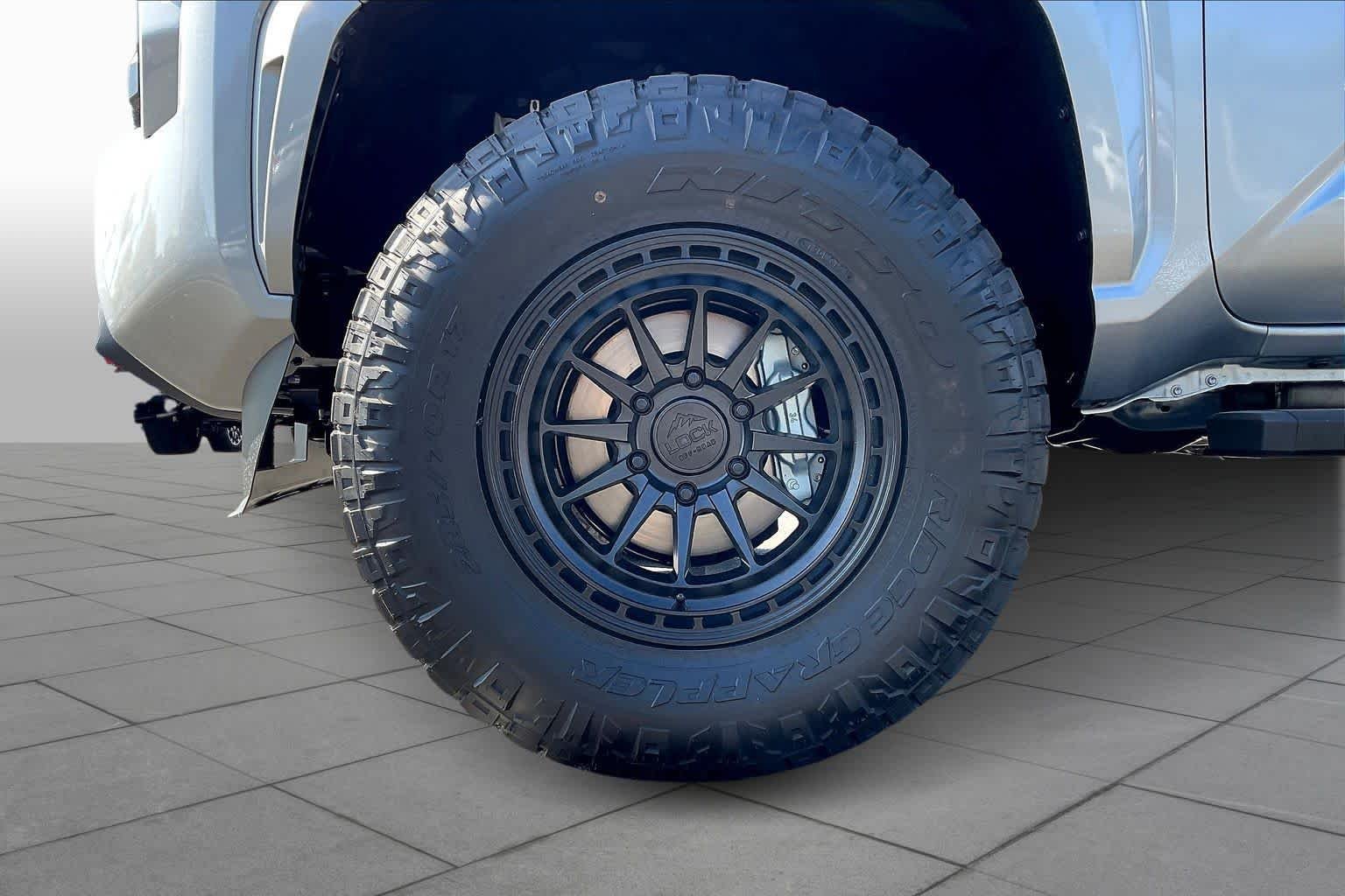2025 Toyota Tacoma SR5 - Photo 11