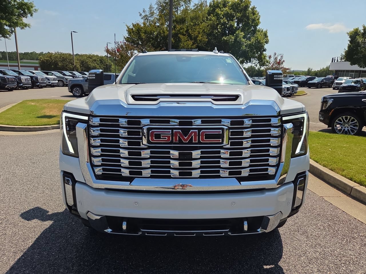 Used 2024 White Frost Tricoat GMC Denali image 3