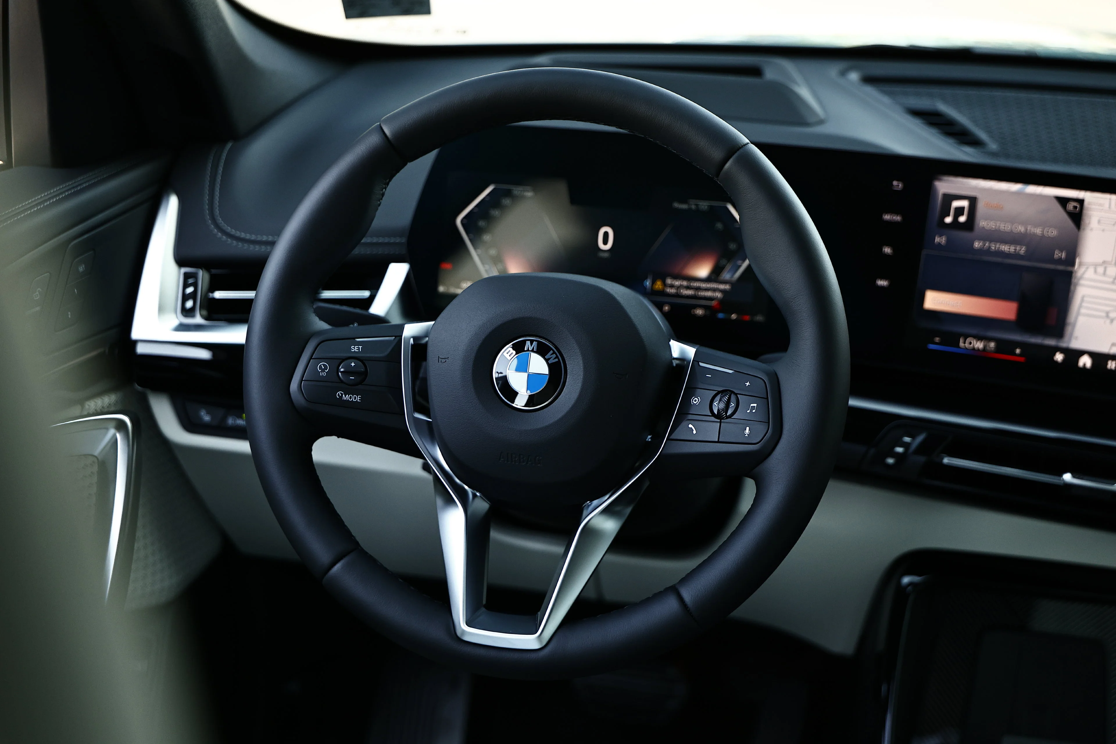 New 2027 Cape York Green Metallic BMW xDrive28i image 28