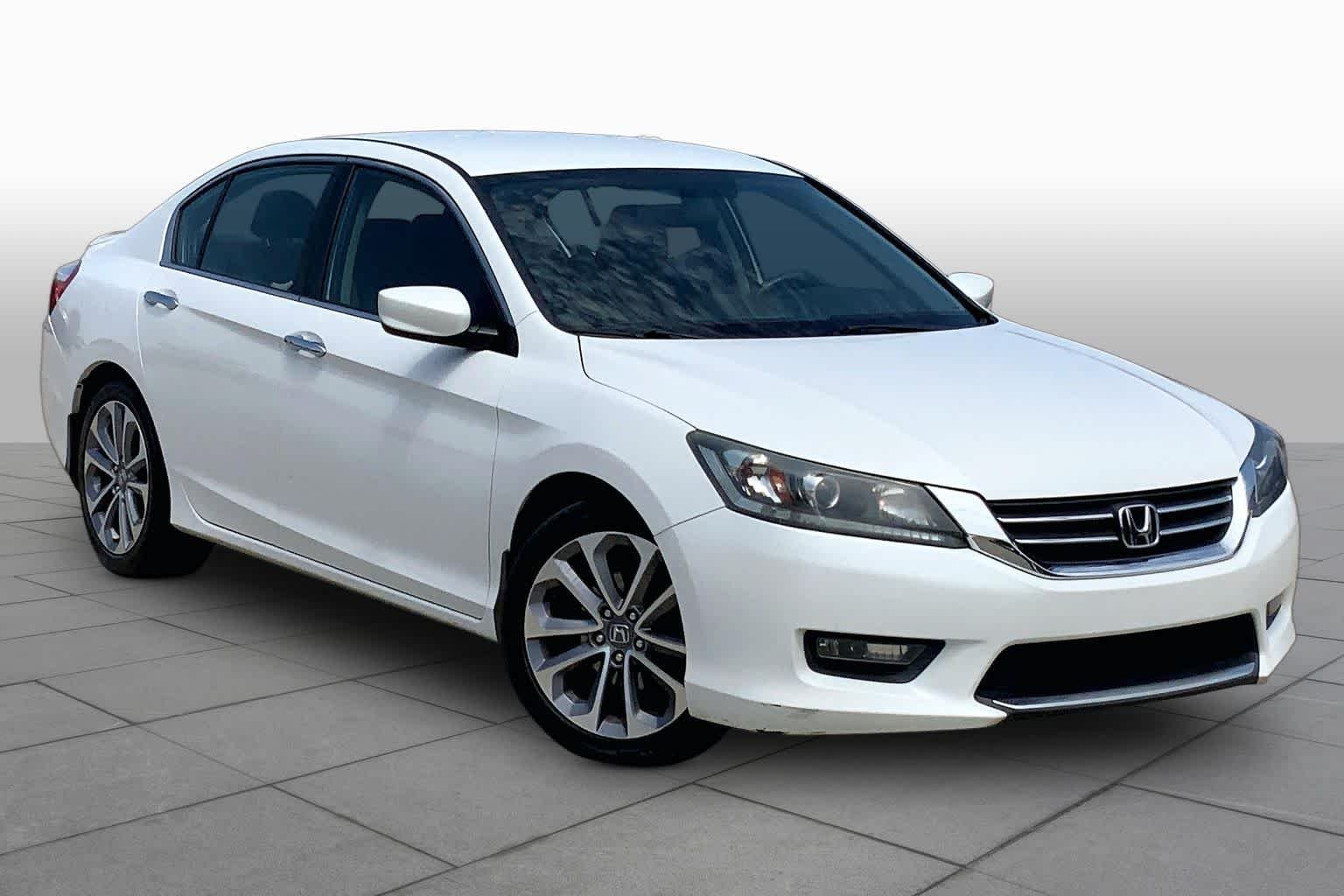 Used 2015 WHITE ORCHID PEARL Honda Sport image 3