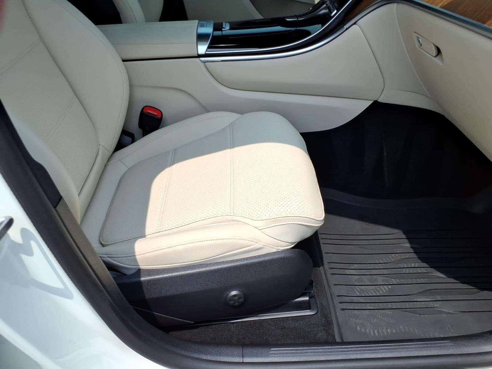Used 2023 POLAR WHITE MERCEDES-BENZ  image 22