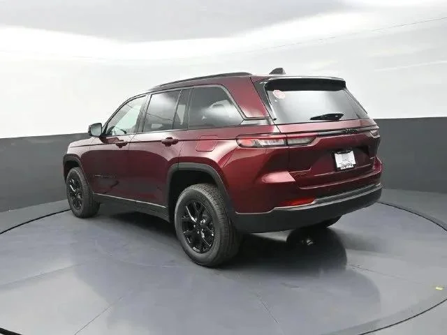New 2026 Velvet Red Pearl-Coat Exterior Paint Jeep Laredo image 6