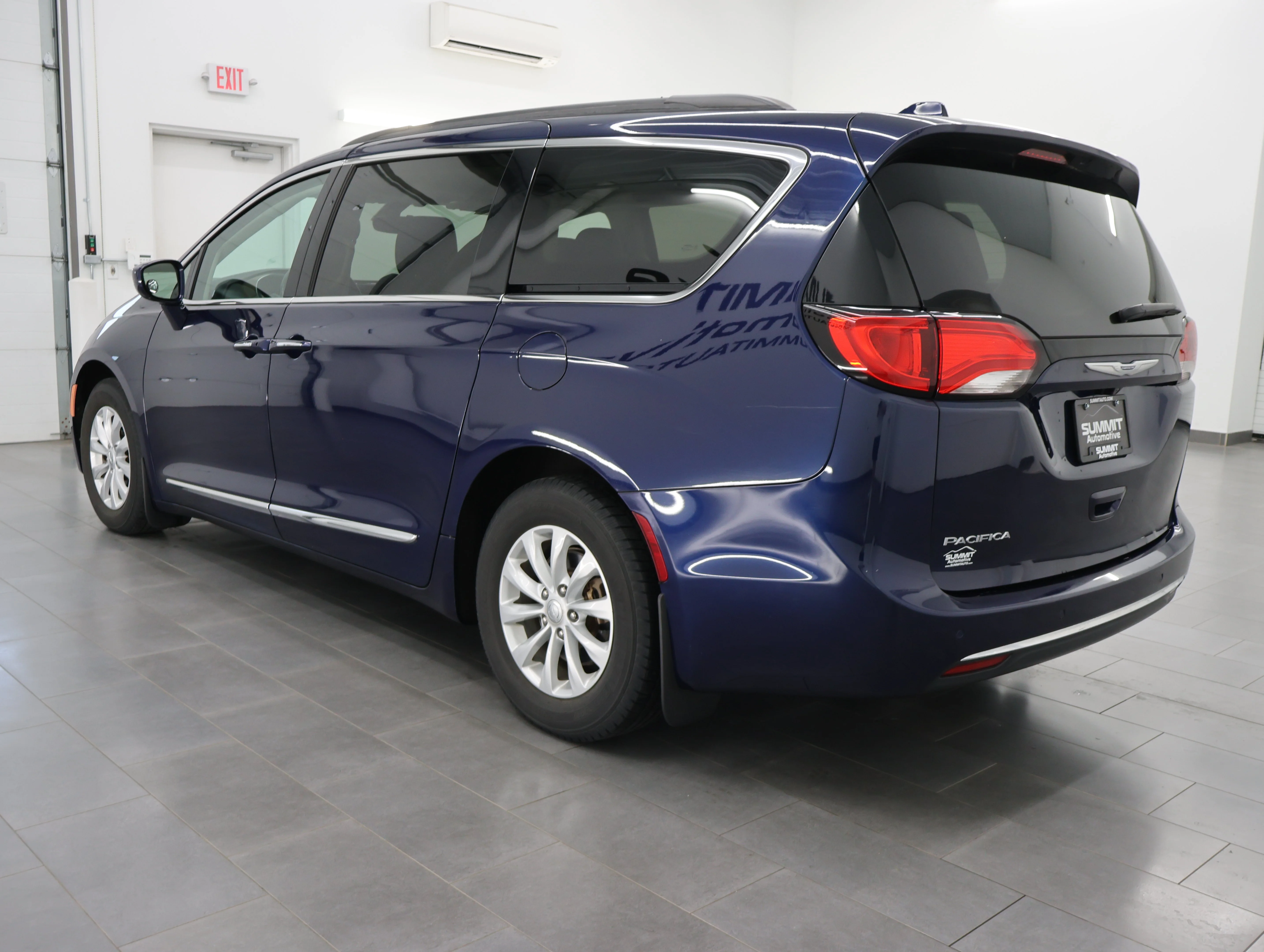 Used 2017 Jazz Blue Pearlcoat Chrysler Touring L image 6