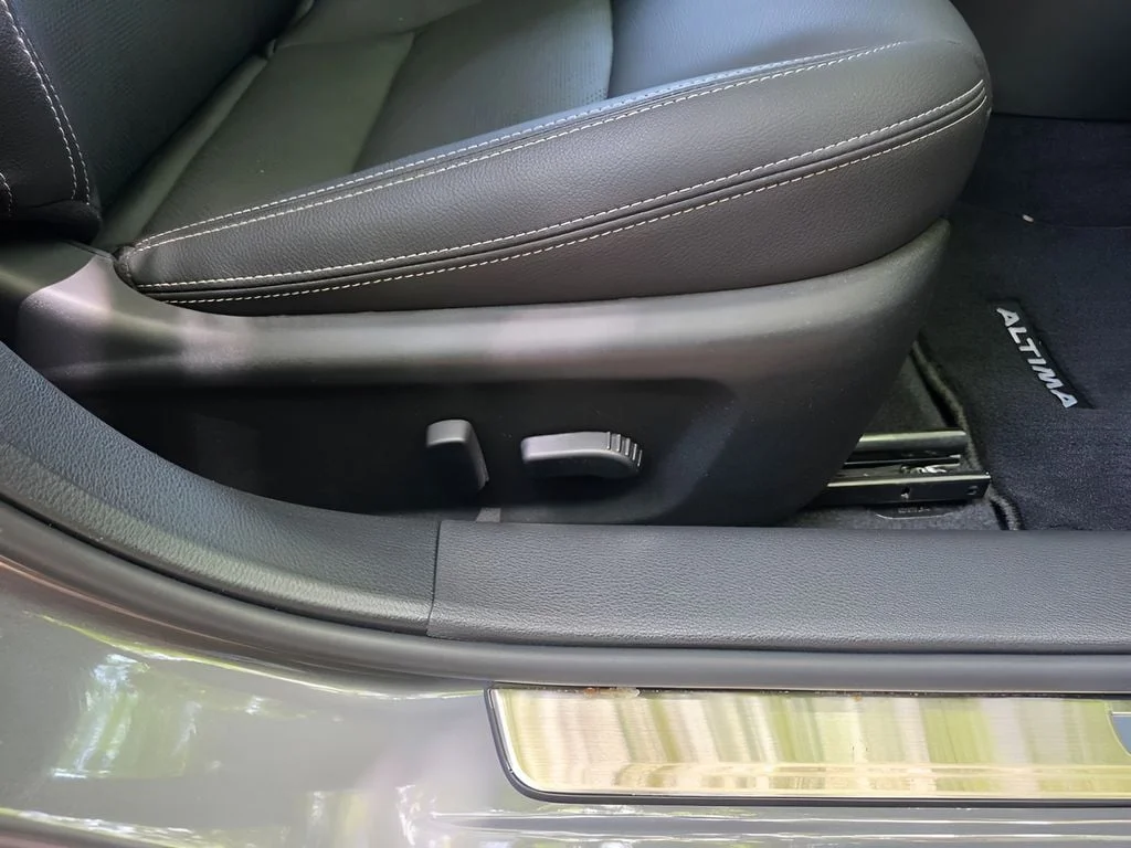 Used 2025 Gun Metallic Nissan 2.5 SL image 11