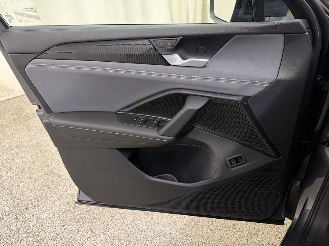 New 2026 Platinum Gray Metallic Volkswagen SE image 18