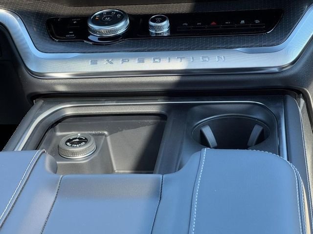 New 2026 Star White Metallic Tri-Coat Ford Platinum image 10