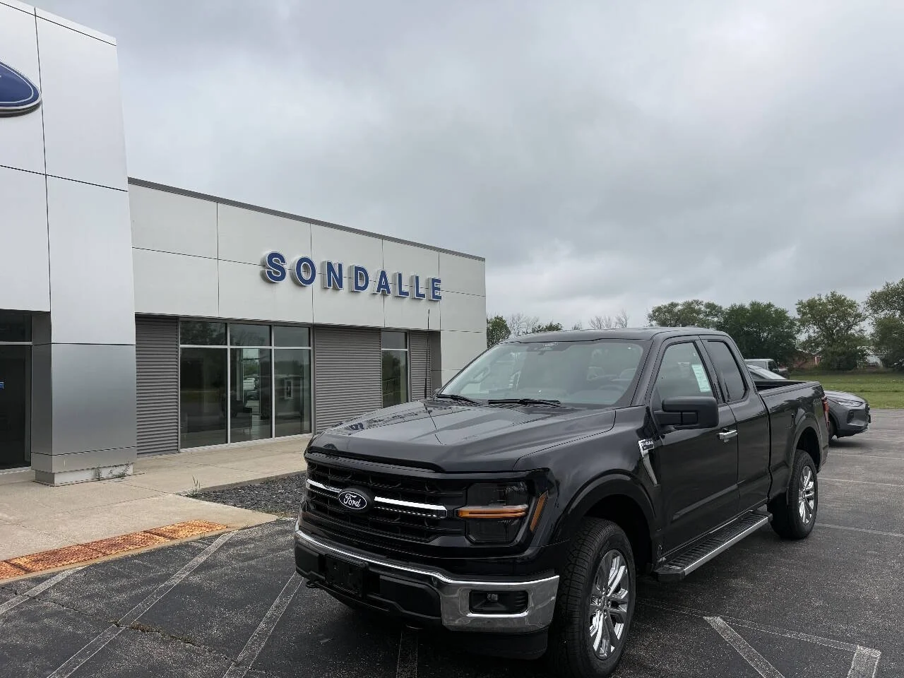 New 2026 Agate Black Metallic Ford XLT image 1