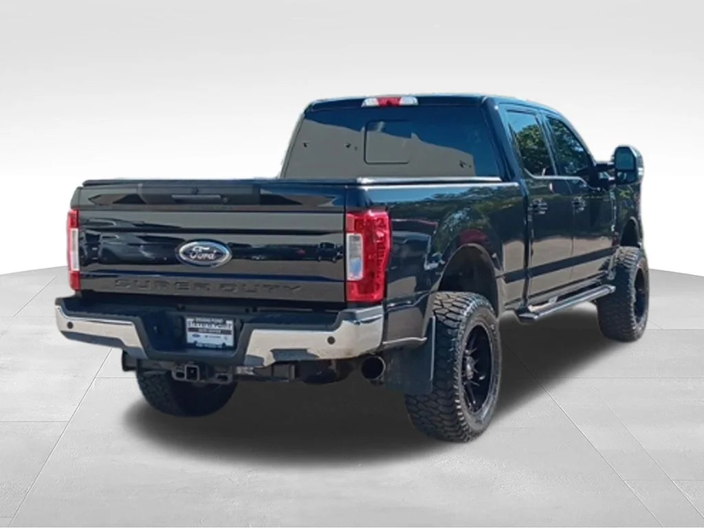 Used 2019 Black Metallic Ford Lariat image 7
