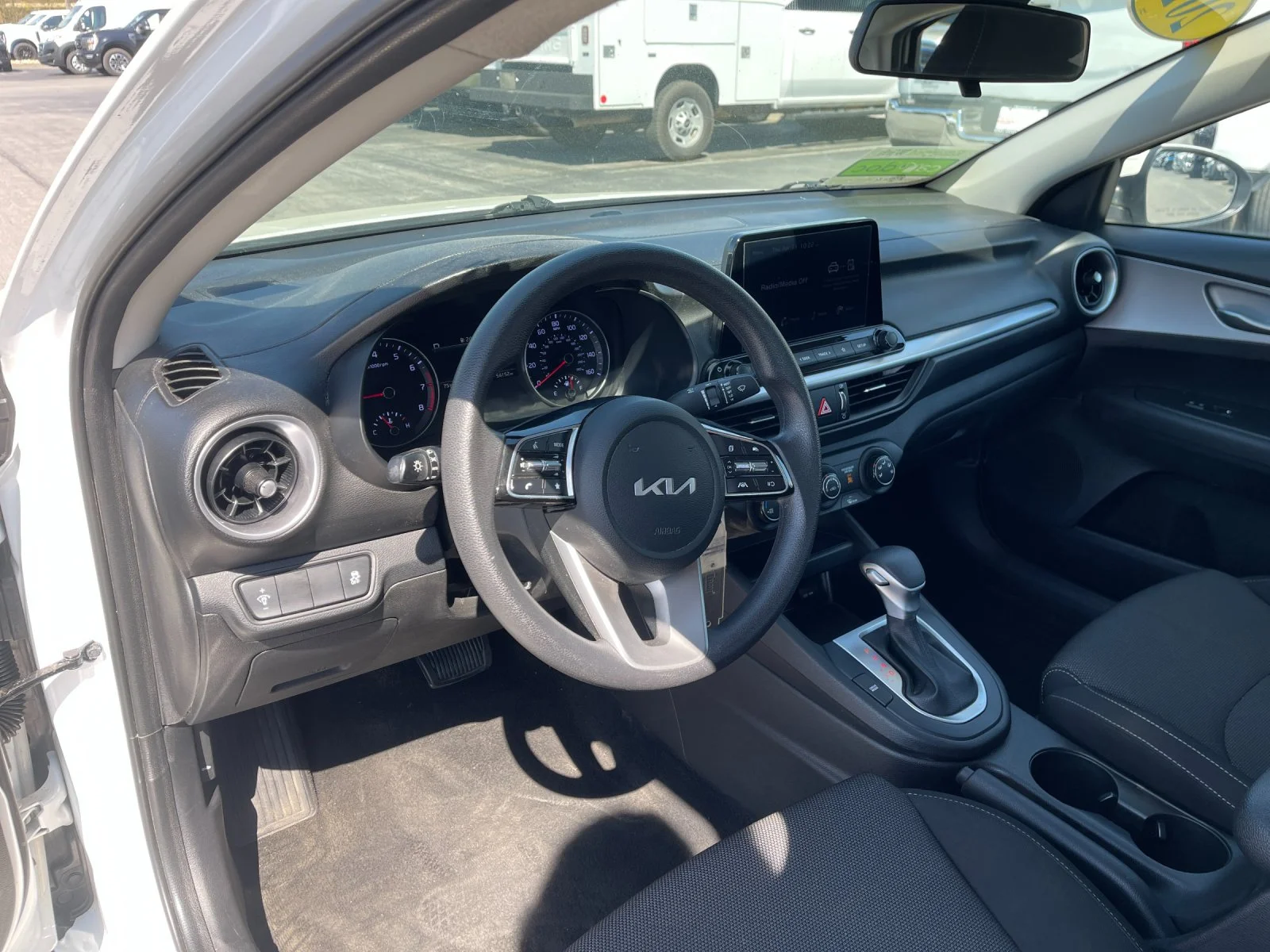 Used 2023 White Kia LXS image 11