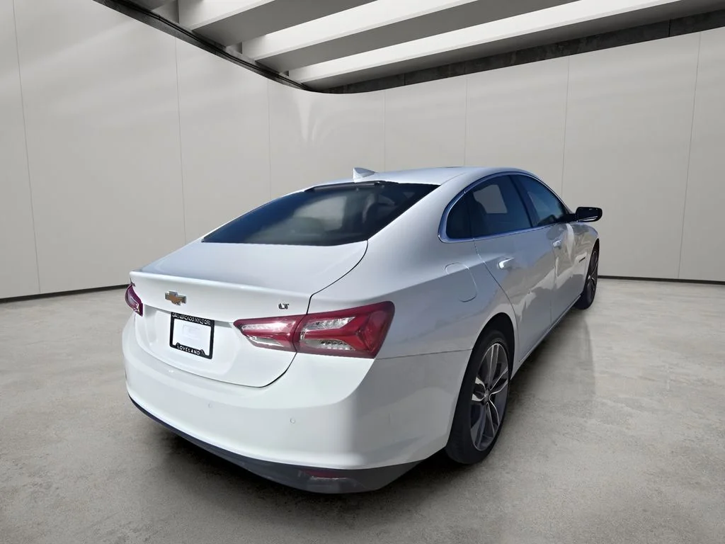 Used 2024 Summit White Chevrolet LT image 5