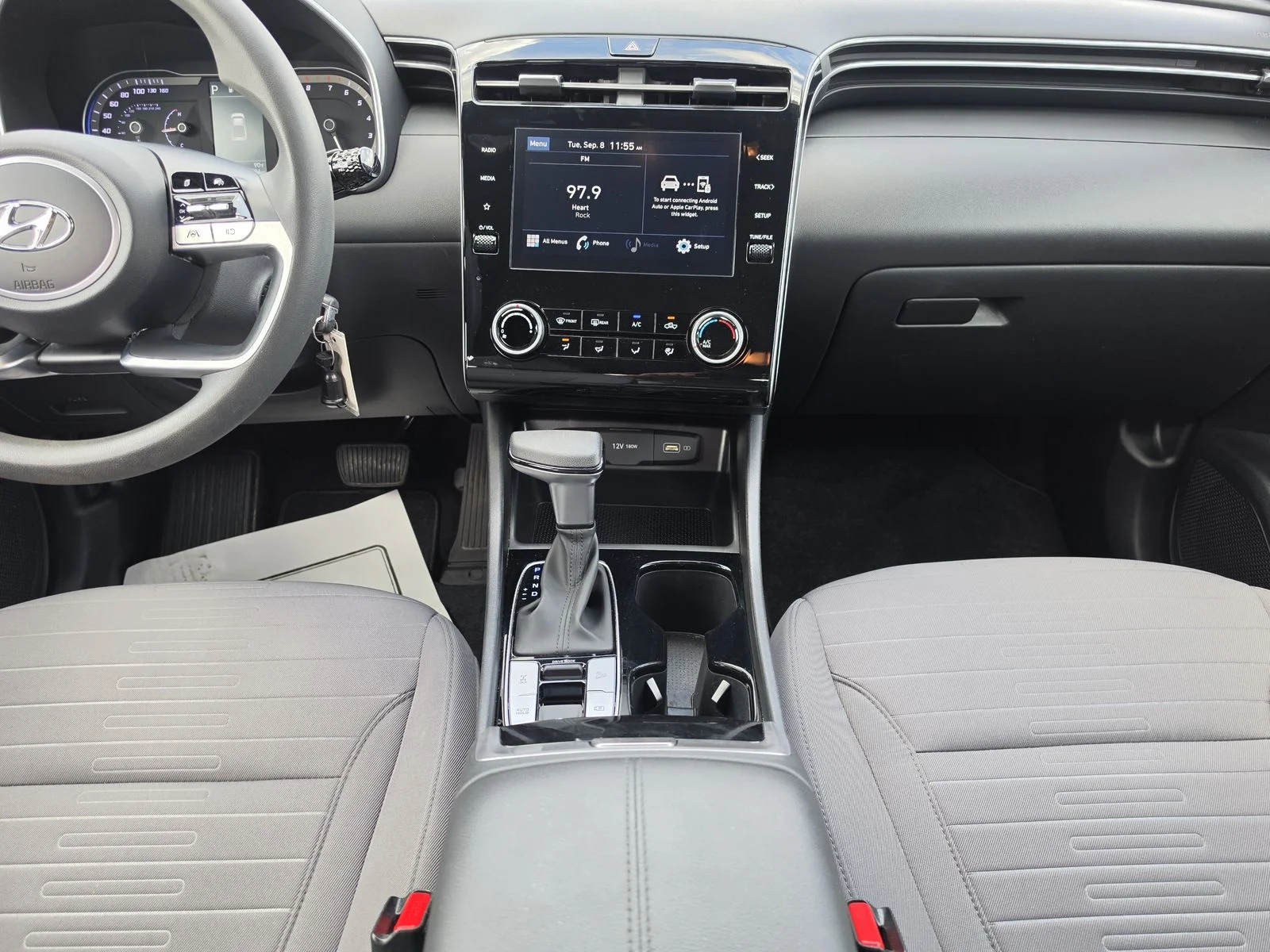 Used 2024 Green Hyundai SE image 17