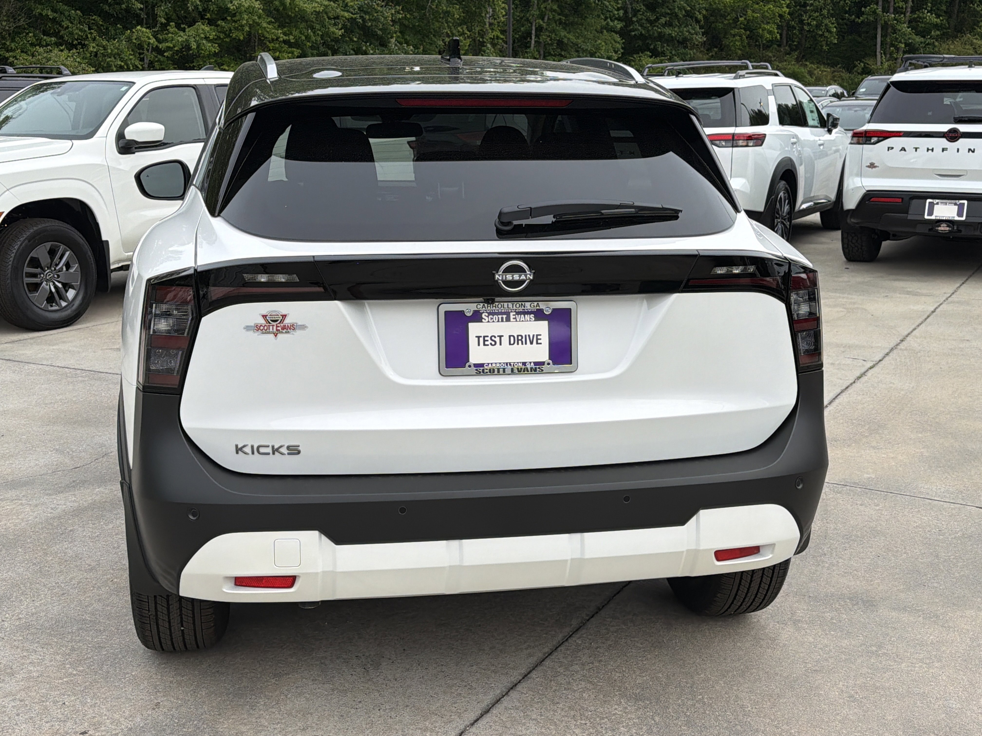 New 2026 Aspen White Tricoat/Super Black Nissan SV image 7