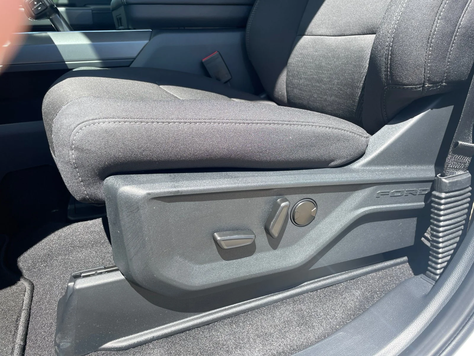 New 2026 Oxford White Ford XLT image 15