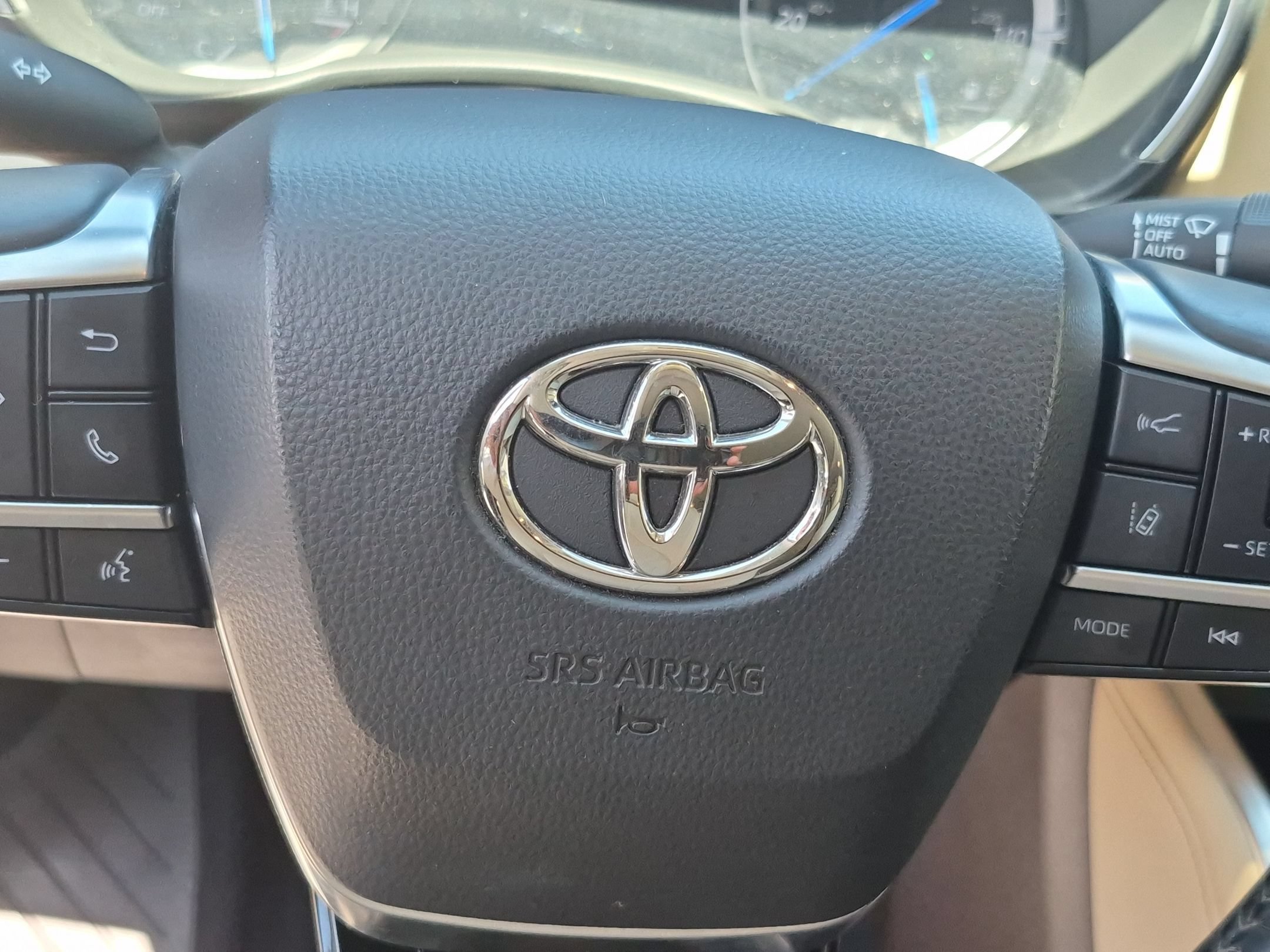 Used 2021 Blizzard Pearl Toyota Hybrid Platinum image 27