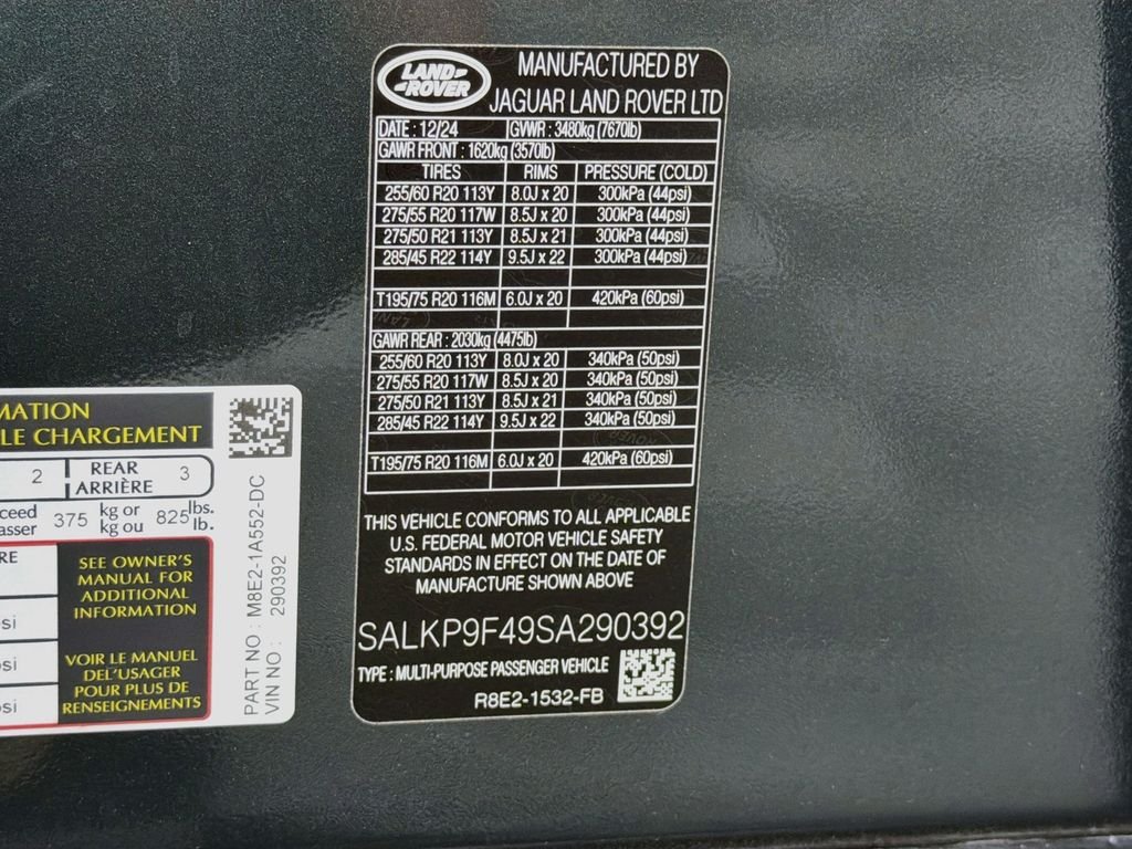 Used 2025 Belgravia Green Metallic Land Rover SE image 34