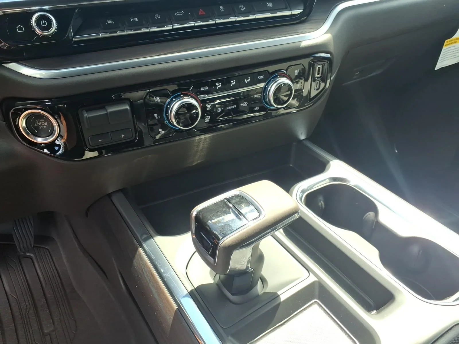 2026 GMC Sierra 1500 SLT - Photo 18