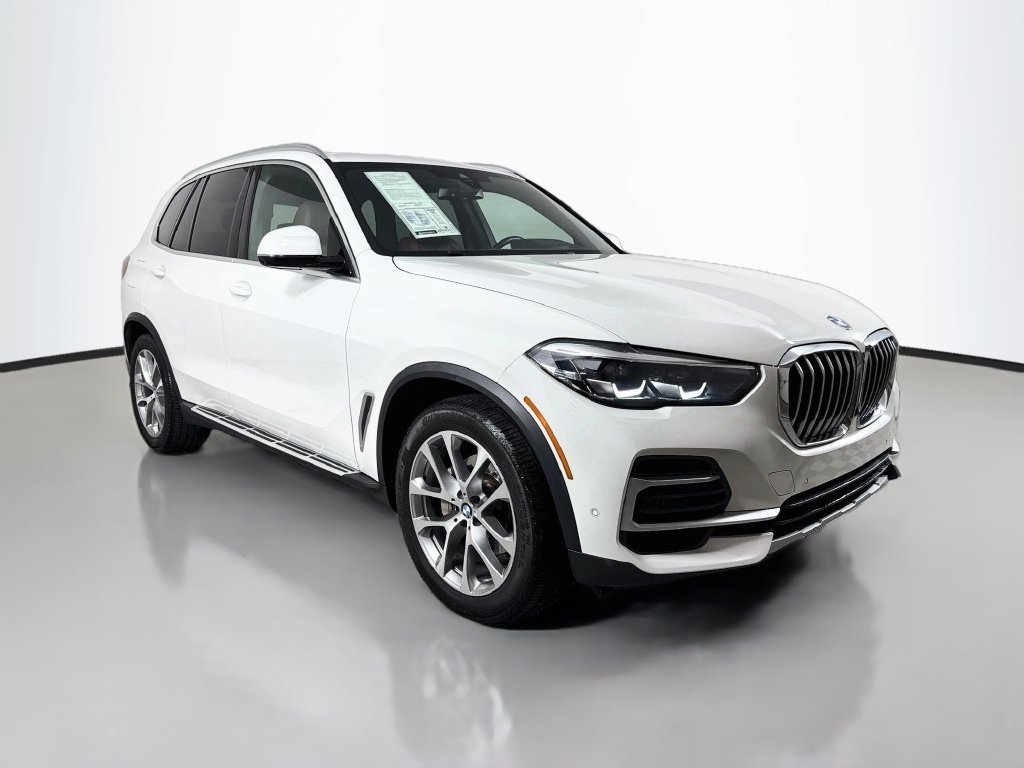 Used 2023 White BMW sDrive40i image 3