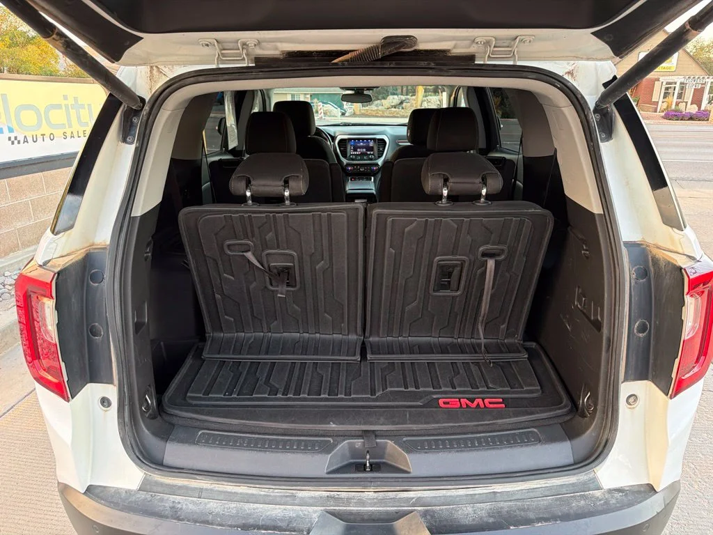 Used 2020 White GMC SLE image 23