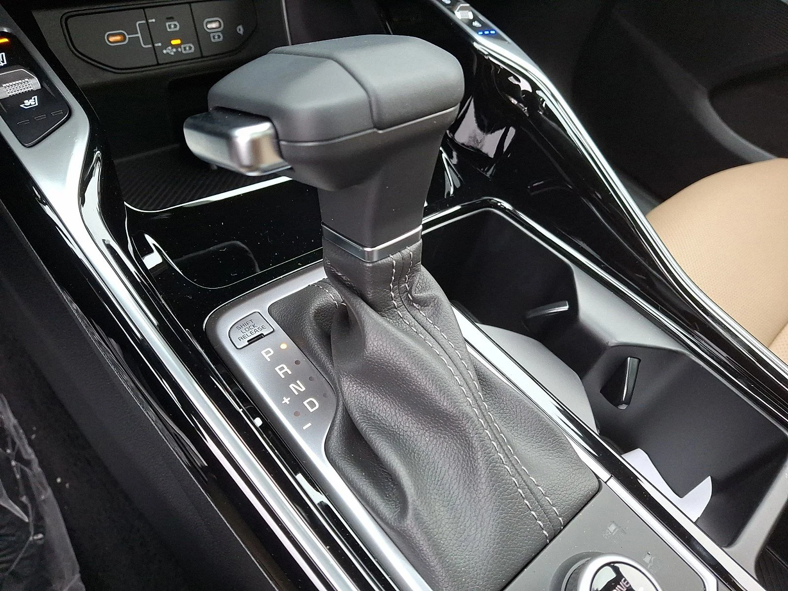 New 2026 Glacial White Pearl Kia X-Line SX Prestige AWD image 9