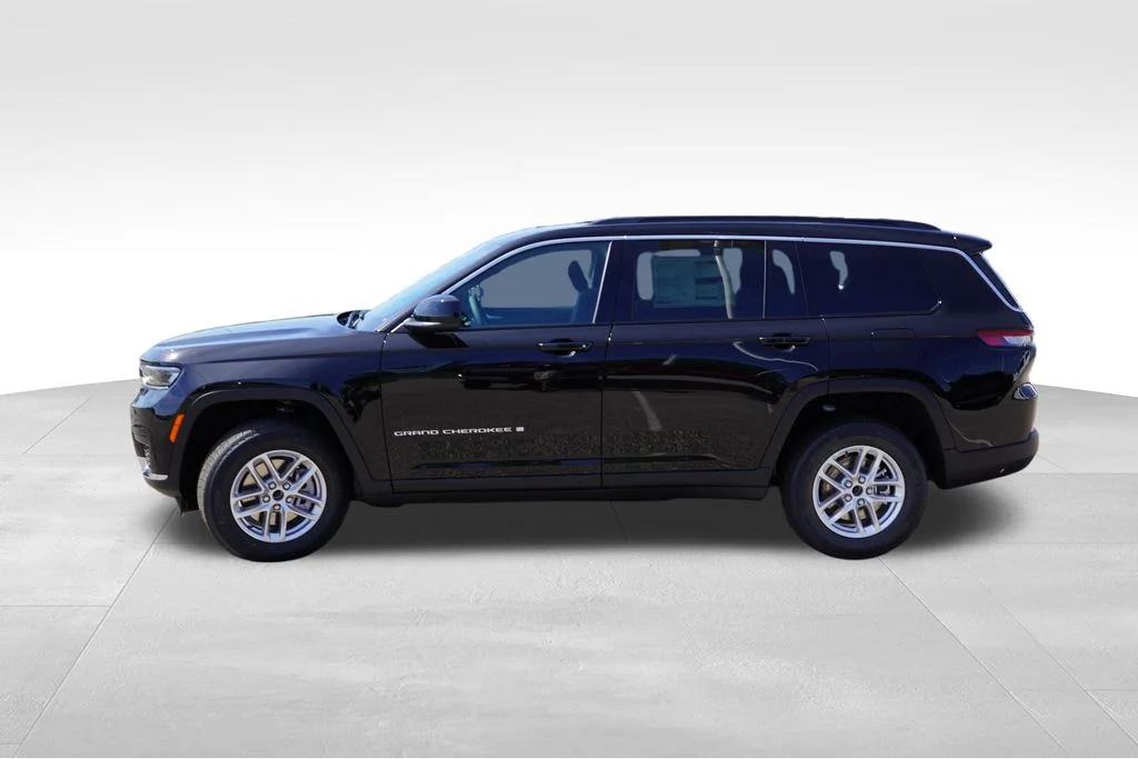 New 2026 Diamond Black Crystal Pearlcoat Jeep Laredo X image 6