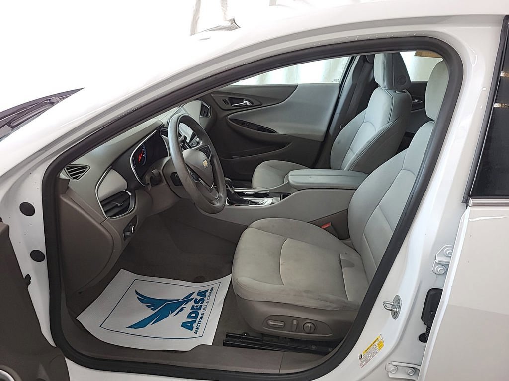 Used 2021 White Chevrolet LT image 7