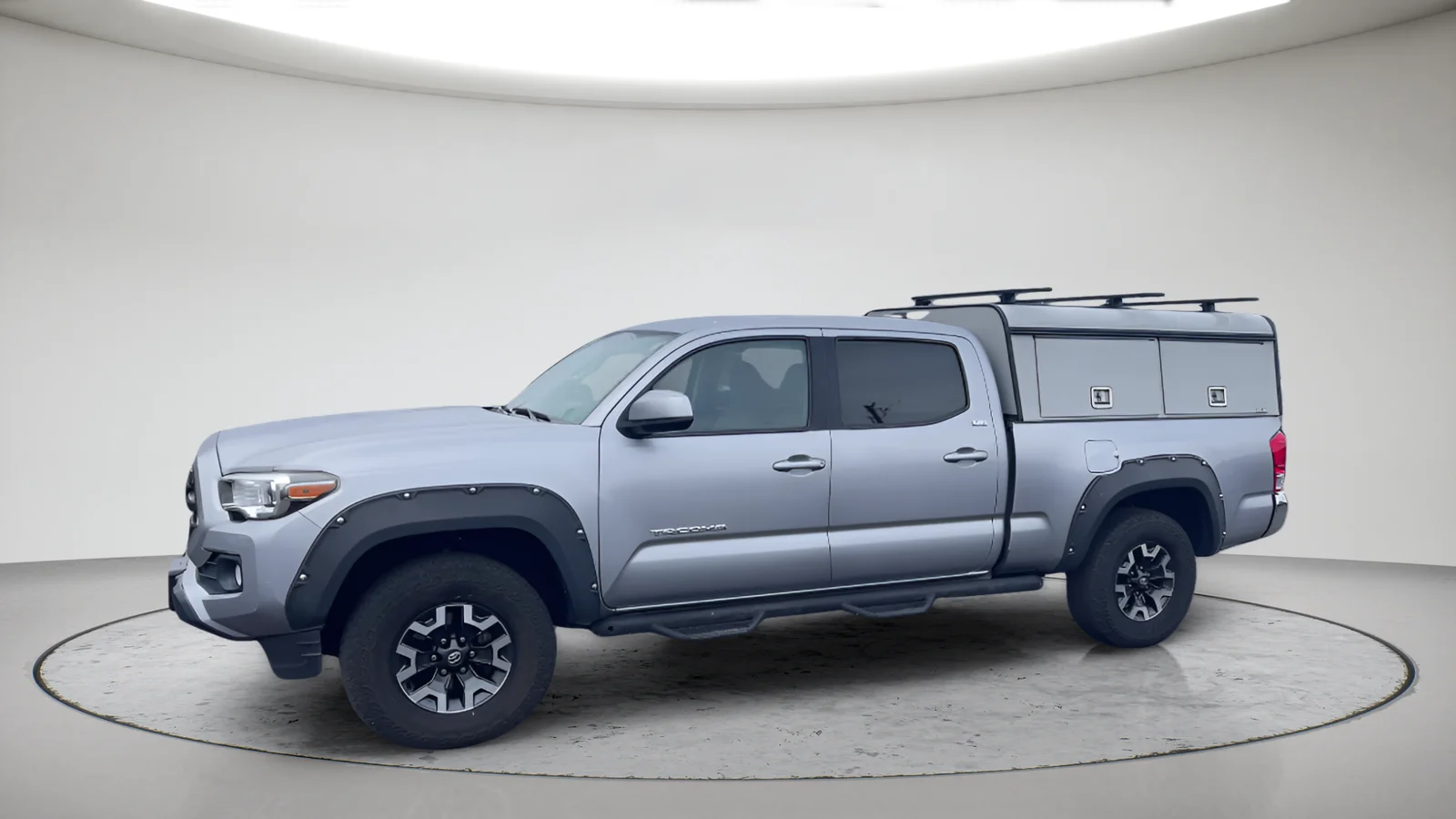 Used 2017 Silver Toyota SR5 image 12