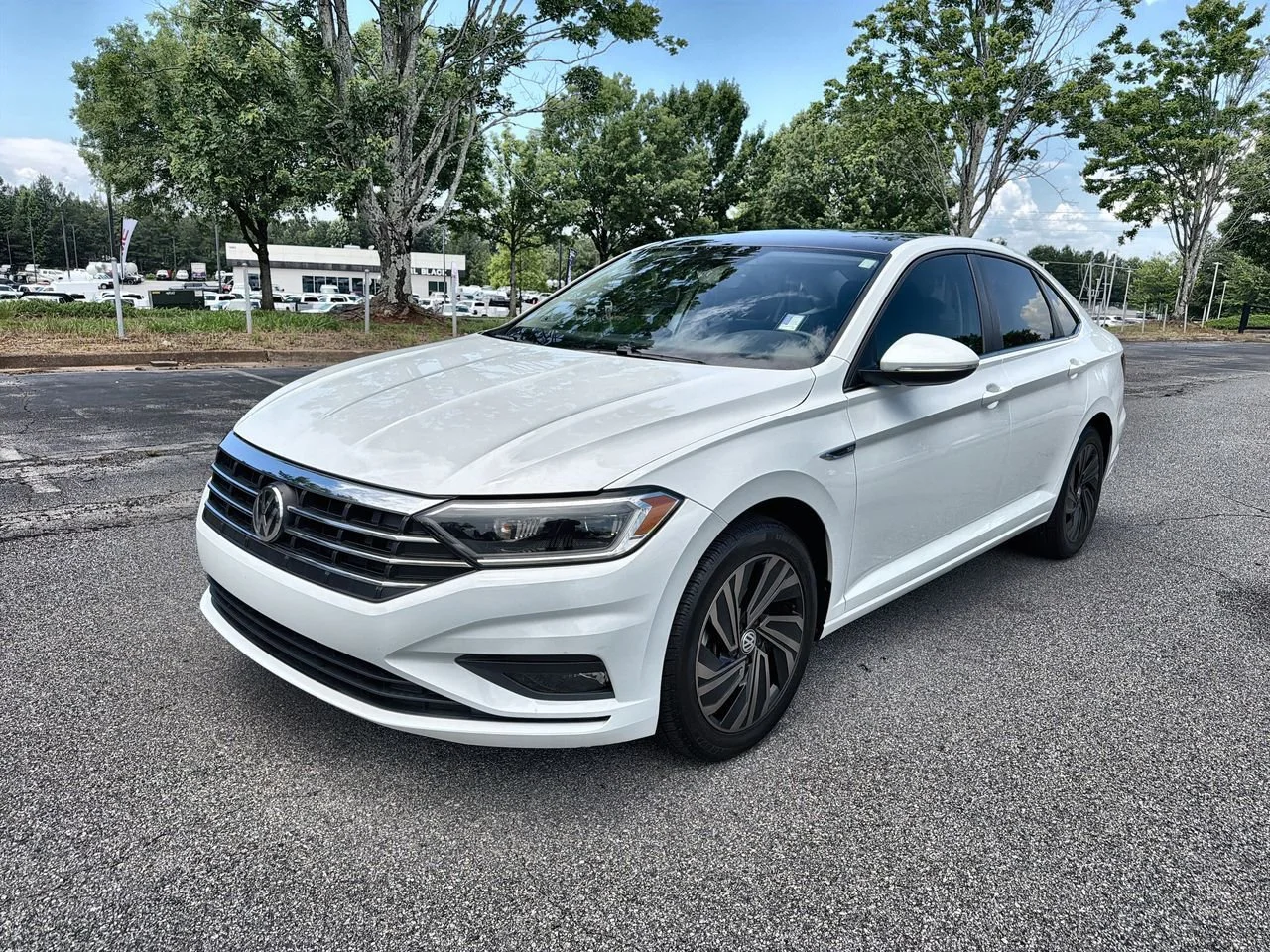 Used 2019 White Volkswagen 1.4T SEL Premium image 4