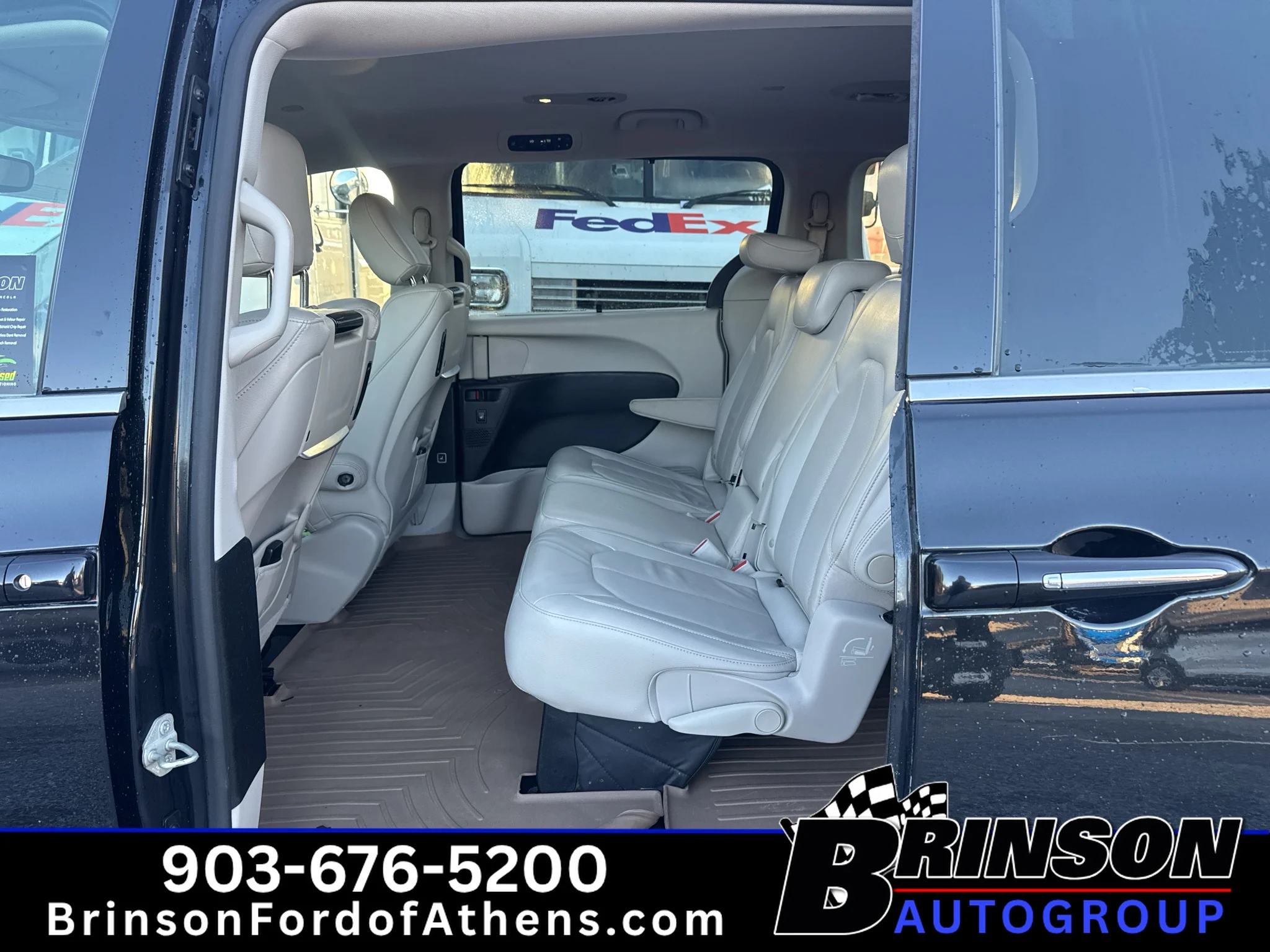 Used 2019 Brilliant Black Crystal Pearlcoat Chrysler Touring L Plus image 10